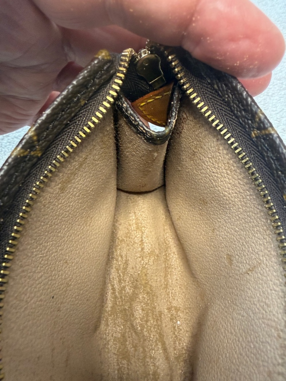 Louis Vuitton Monogram Pochette Toilette 15 M47546 Wristlet/Clutch - Picture 8 of 12